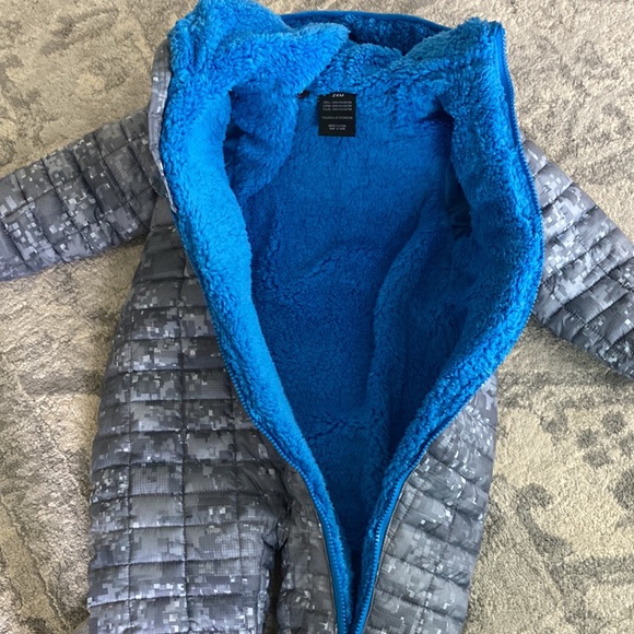 Snozu 24M snowsuit. Excellent condition, fully lined. Hand and feet covers - Picture 4 of 4